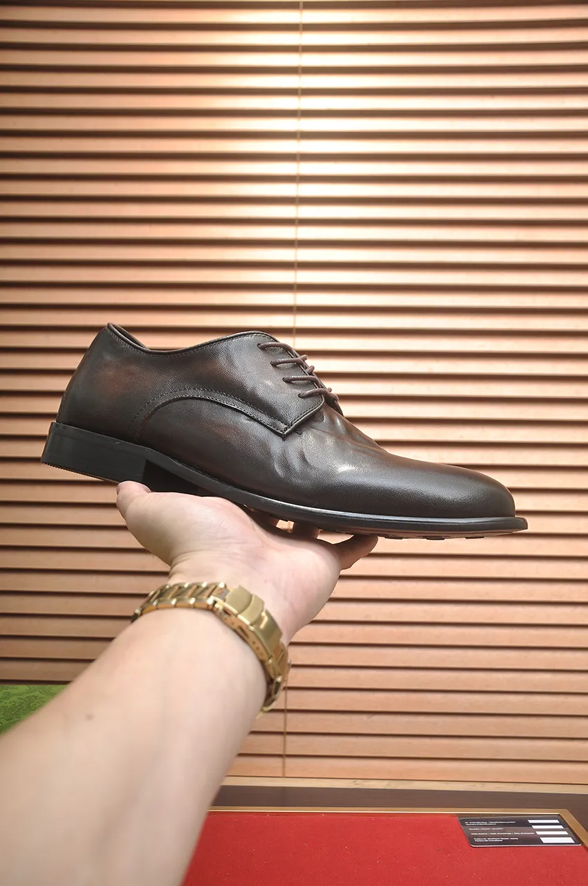 Men's shoes 💰580💶 Brand: GUCCI (Gucci) Standard code: Men's code 38/44 (45 can be customized) Grade: Same as the official website Original quality Material: Original cowhide Water-dyed cowhide lining Original rubber outsole Style category: Men's fashionable casual leather shoes Distinguished big-name luxury elements Top luxury Color: Actual picture